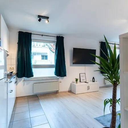 Mercedes I Stuttgart I Kitchen I Home Office I Parkplatz Böblingen Eksteriør billede