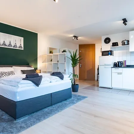 Mercedes I Stuttgart I Kitchen I Home Office I Parkplatz Böblingen Eksteriør billede