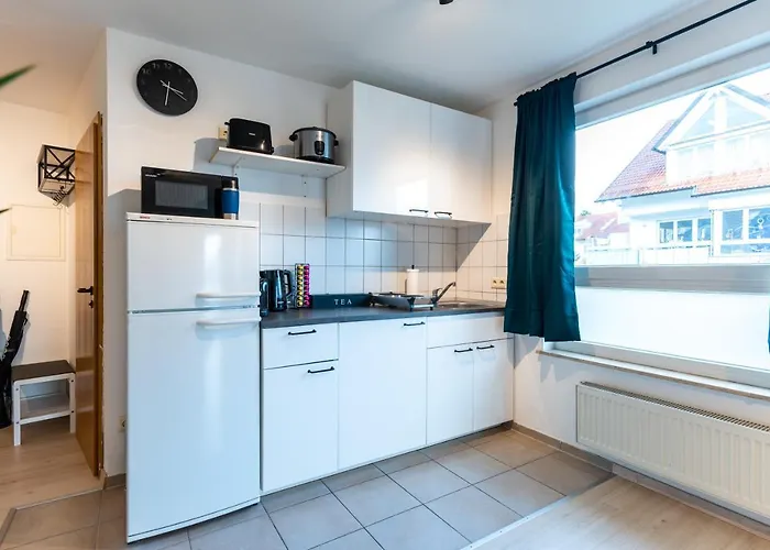 Mercedes I Stuttgart I Kitchen I Home Office I Parkplatz