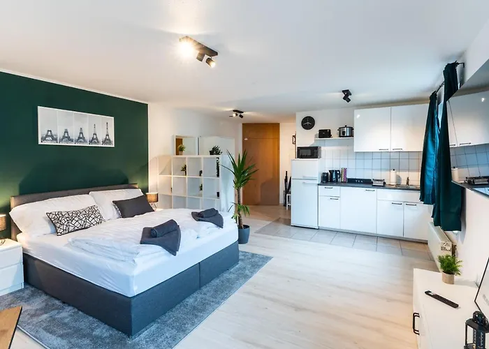 Mercedes I Stuttgart I Kitchen I Home Office I Parkplatz